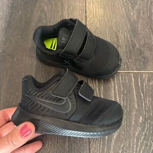 Nike Star Runner 2 baby sneakers in black. Baby size 3